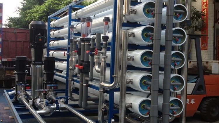 如何根据原水水质和产水需求选择适合自己的反渗透设备？