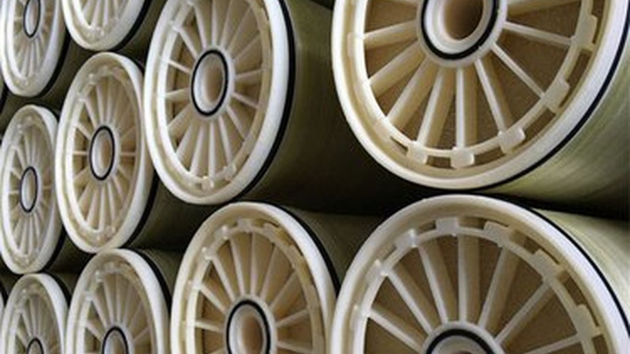 如何通过优化进水水质延长反渗透膜的使用寿命？